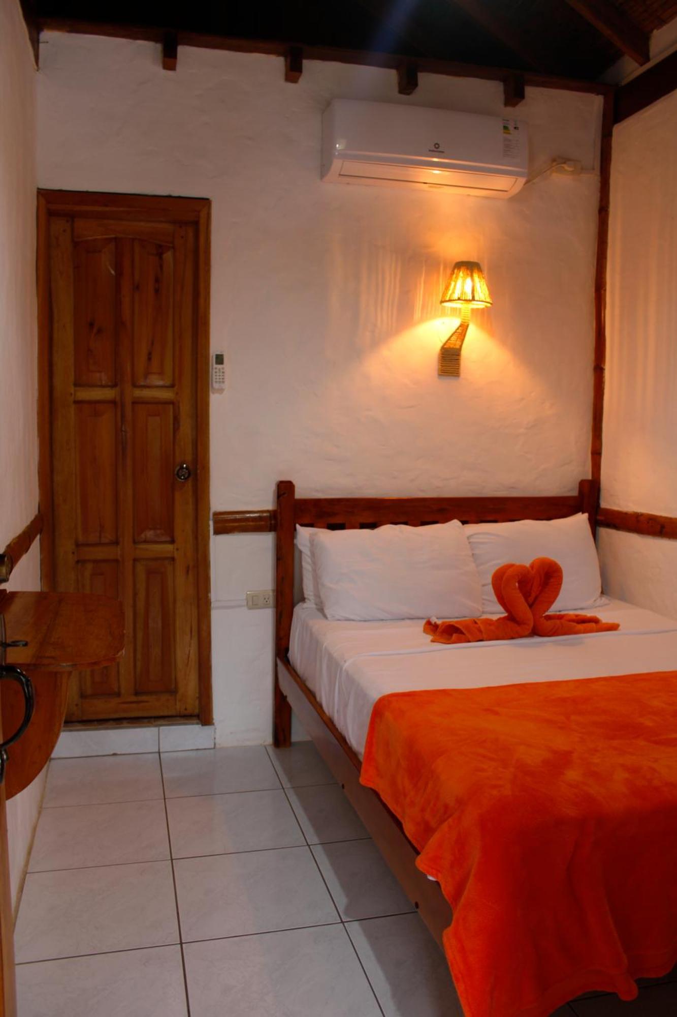 Hanga Roa Hotel Montañita エクステリア 写真